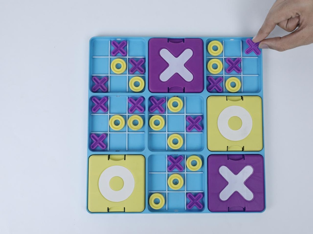 Ultimate tic tac toe